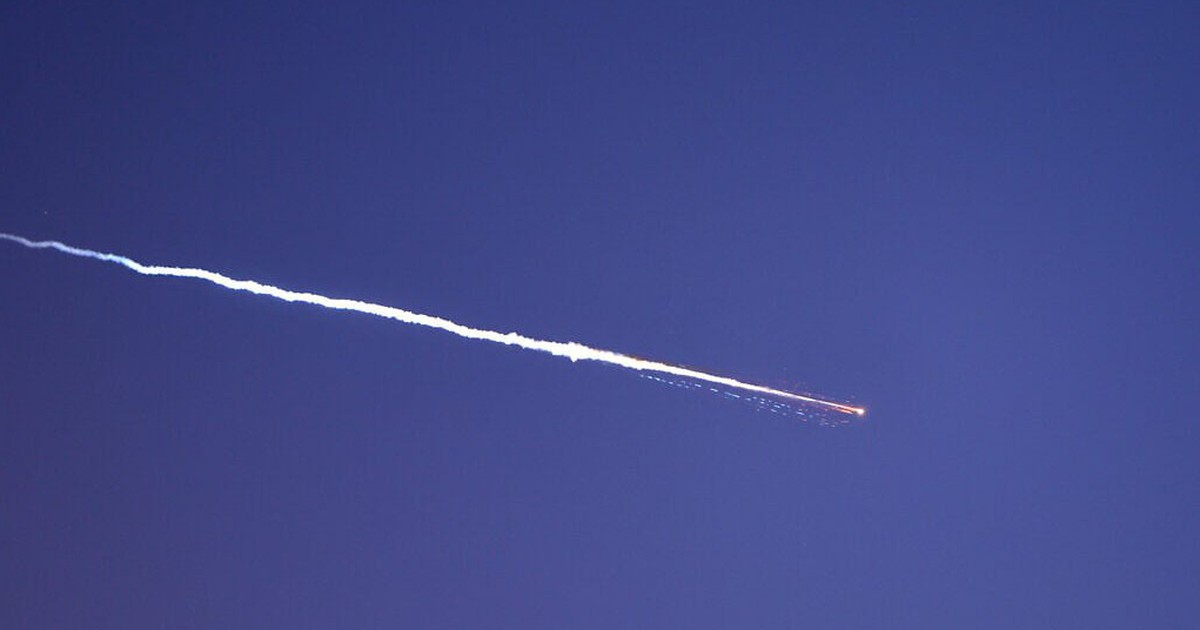 Houthi lần đầu tham chiến, phóng tên lửa sang Israel