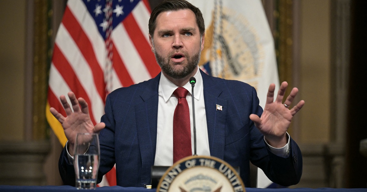 Phó tổng thống Mỹ nói 'bị ám ảnh' về UFO, sẽ 'tìm ra sự thật'