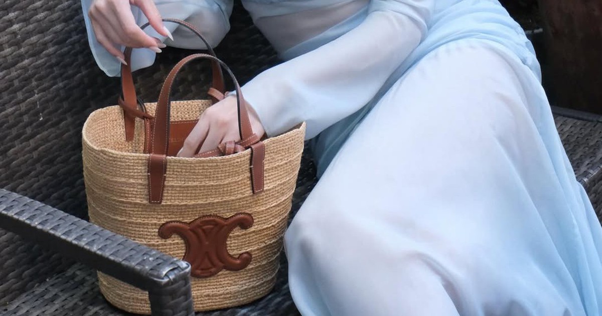 Thời trang du lịch mùa hè không thể thiếu túi cói
