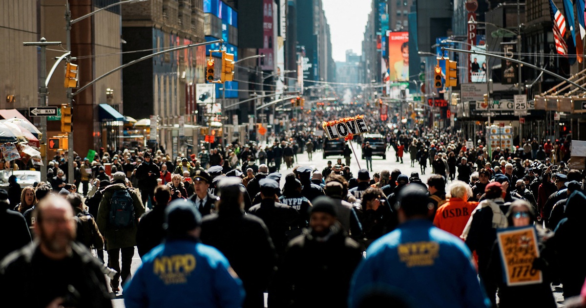 Biểu tình rầm rộ khắp nước Mỹ phản đối Tổng thống Trump