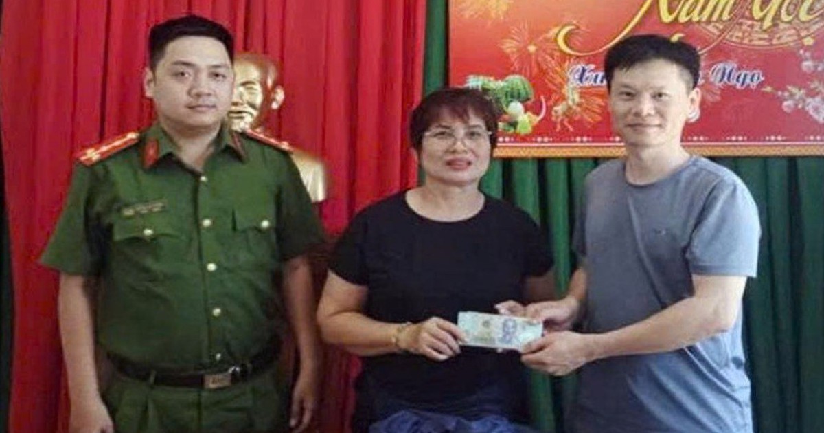 Chủ quán cơm nhặt được hơn 32 triệu đồng, trả lại khách để quên