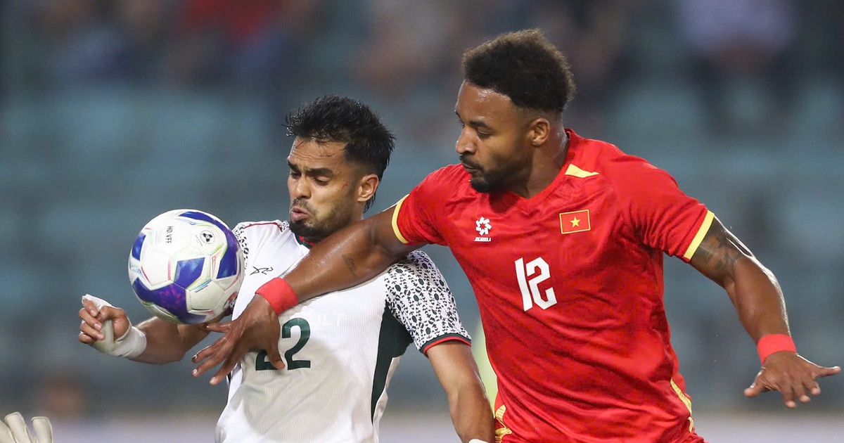 Báo Malaysia lo ngại Xuân Son và Hoàng Hên trước trận tái đấu Việt Nam