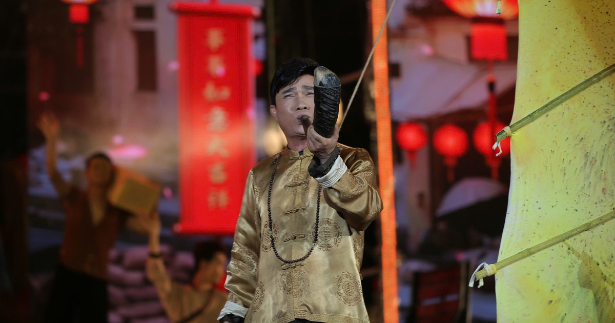 Quang Linh hát 'Người đến từ Triều Châu' mừng 'Đêm hội Nguyên tiêu'