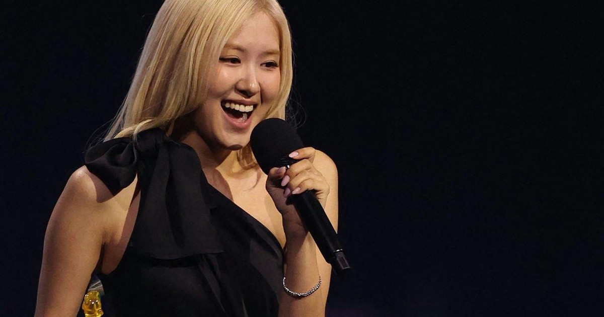 Chiến thắng của Ros&eacute; (BlackPink) tại BRIT Awards khiến fan BTS 'ph&aacute;t đi&ecirc;n'