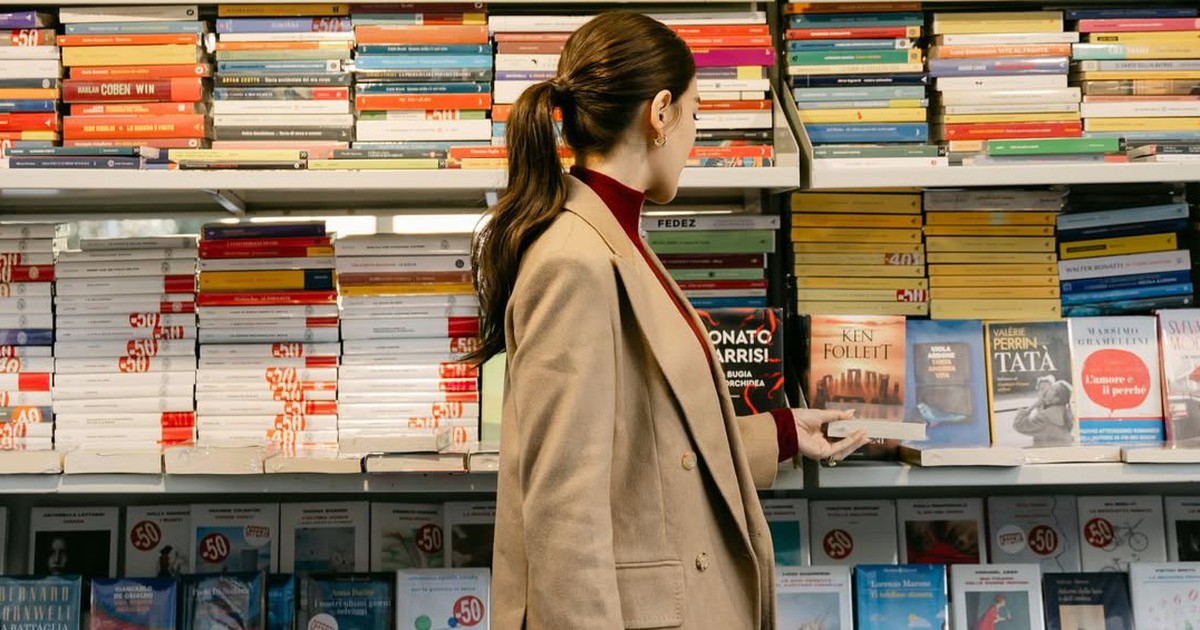 Phối áo khoác và quần jeans đúng gu sành điệu