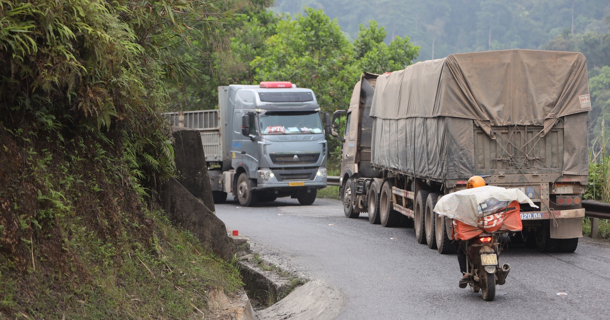 "Hung thần" xe đầu kéo trên những cung đường vùng cao Huế