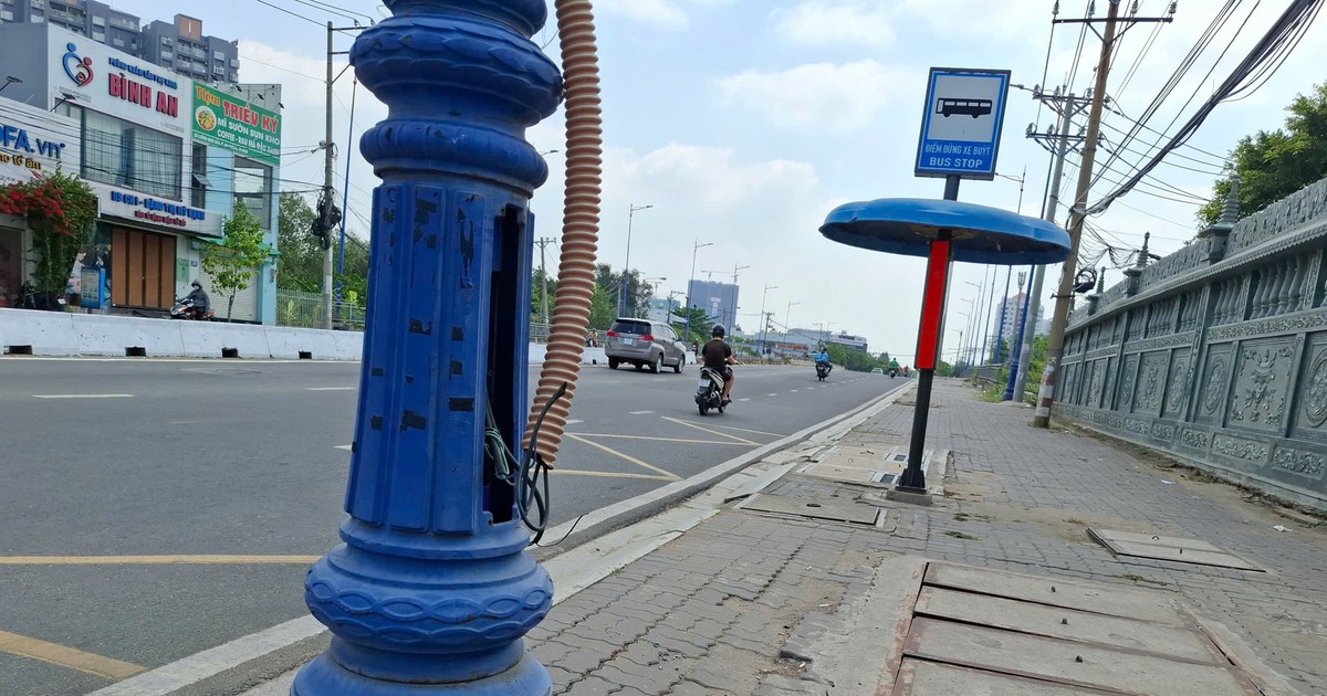 Nhiều nắp hộp điện, linh kiện trụ đèn chiếu sáng bị mất