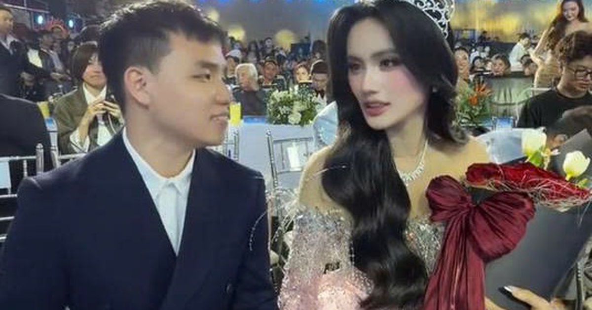 Hoa hậu &Yacute; Nhi 'g&acirc;y sốt' khi c&ocirc;ng khai khoảnh khắc t&igrave;nh tứ b&ecirc;n bạn trai