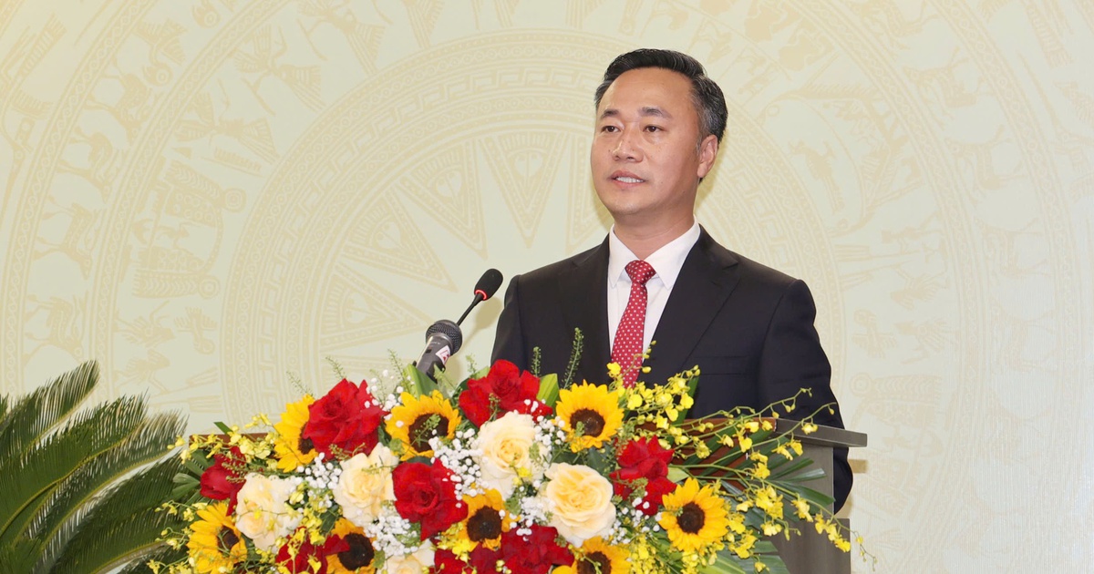 &Ocirc;ng Nguyễn Việt H&ugrave;ng được bầu l&agrave;m Chủ tịch UBND tỉnh Kh&aacute;nh H&ograve;a