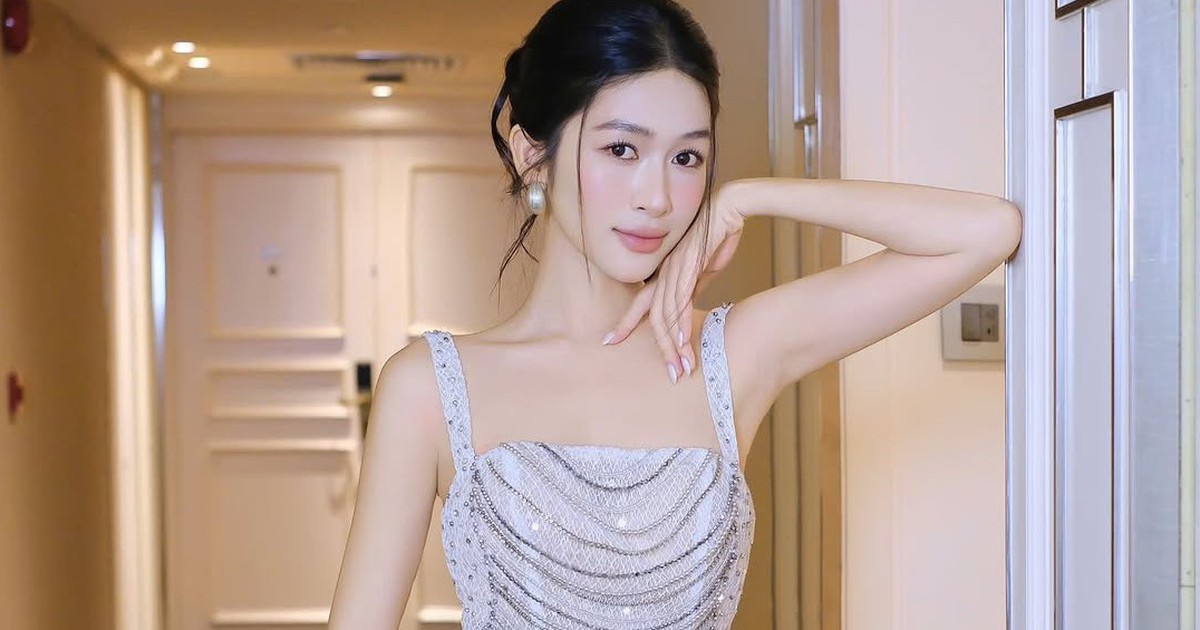 Bí quyết tỏa sáng trong mọi bữa tiệc với đầm sequin lấp lánh