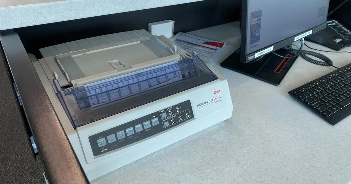 Vì sao các hãng bay vẫn dùng máy in kim?