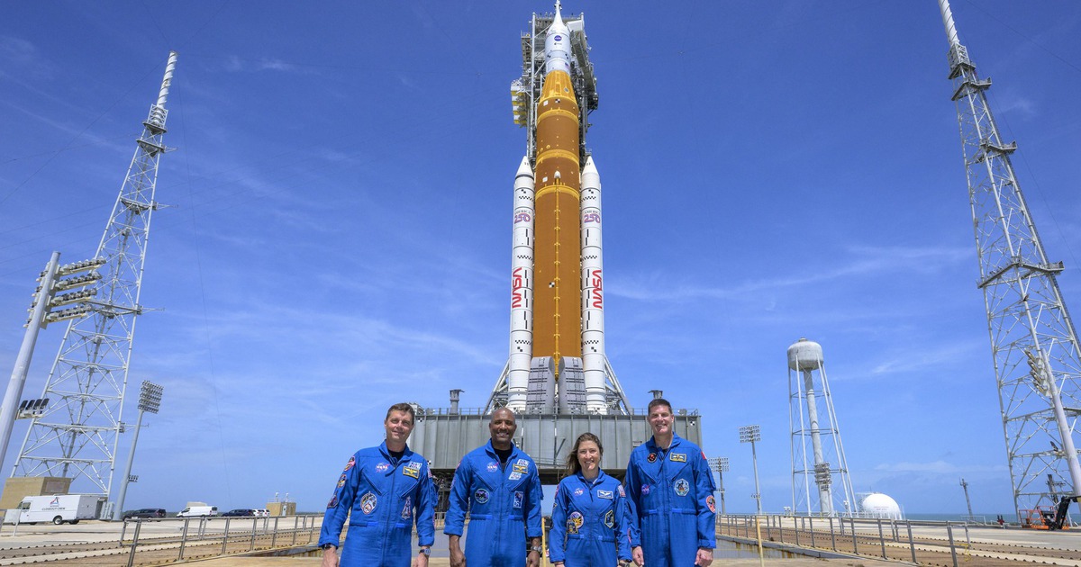 NASA bắt đầu đếm ngược cuộc phóng tàu có người lái lên mặt trăng