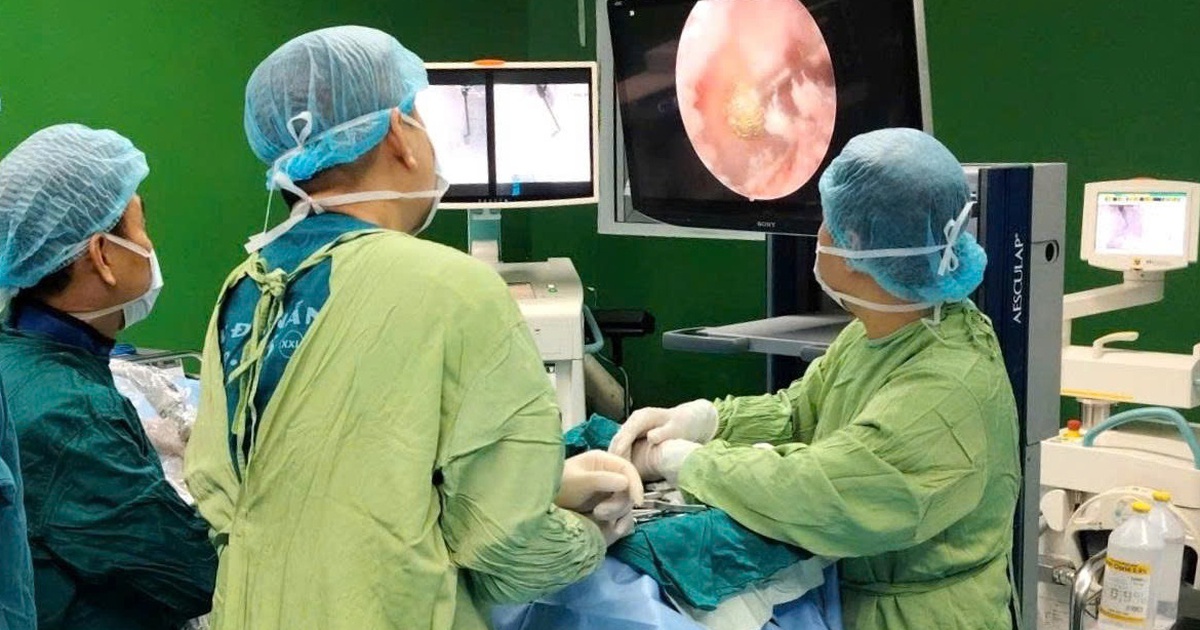 Bệnh viện Đà Nẵng lần đầu phẫu thuật nội soi cột sống 2 cổng