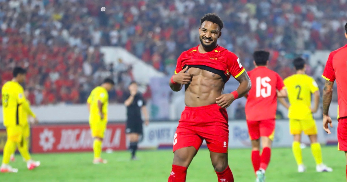 Màn ăn mừng 'đanh đá' của Xuân Son, người xem rất sướng