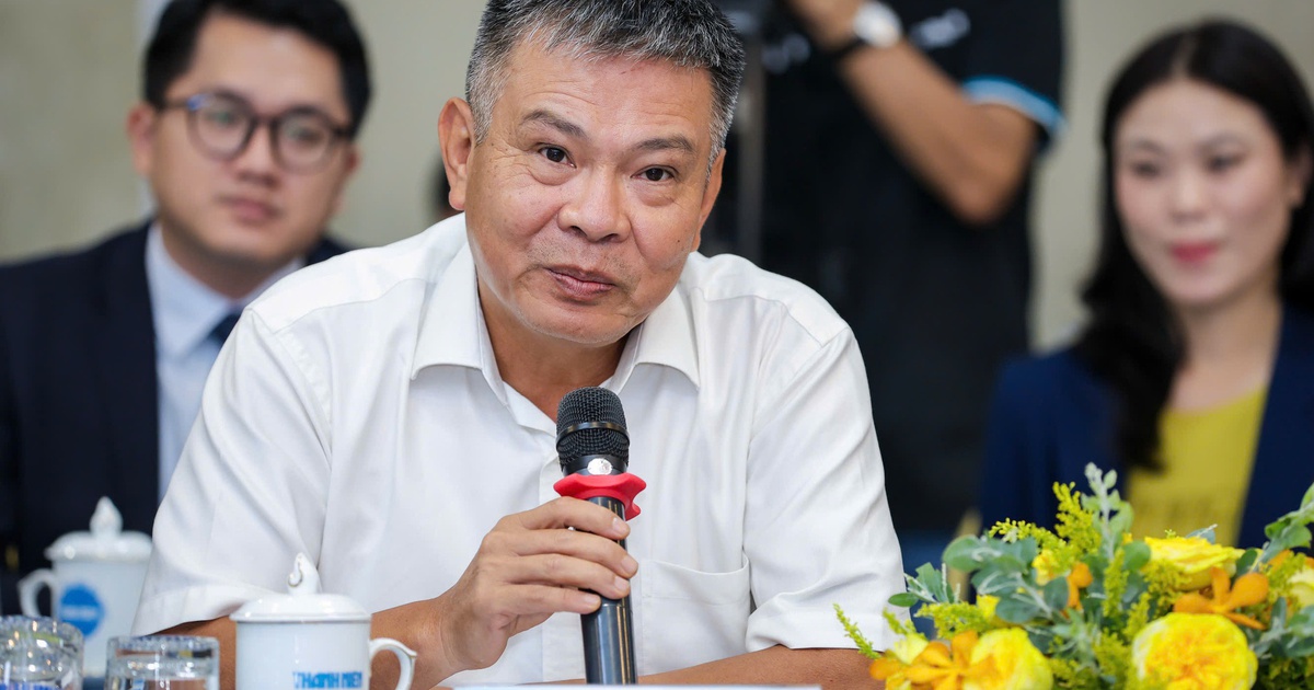 Có nên bỏ trần giá vé máy bay nội địa?