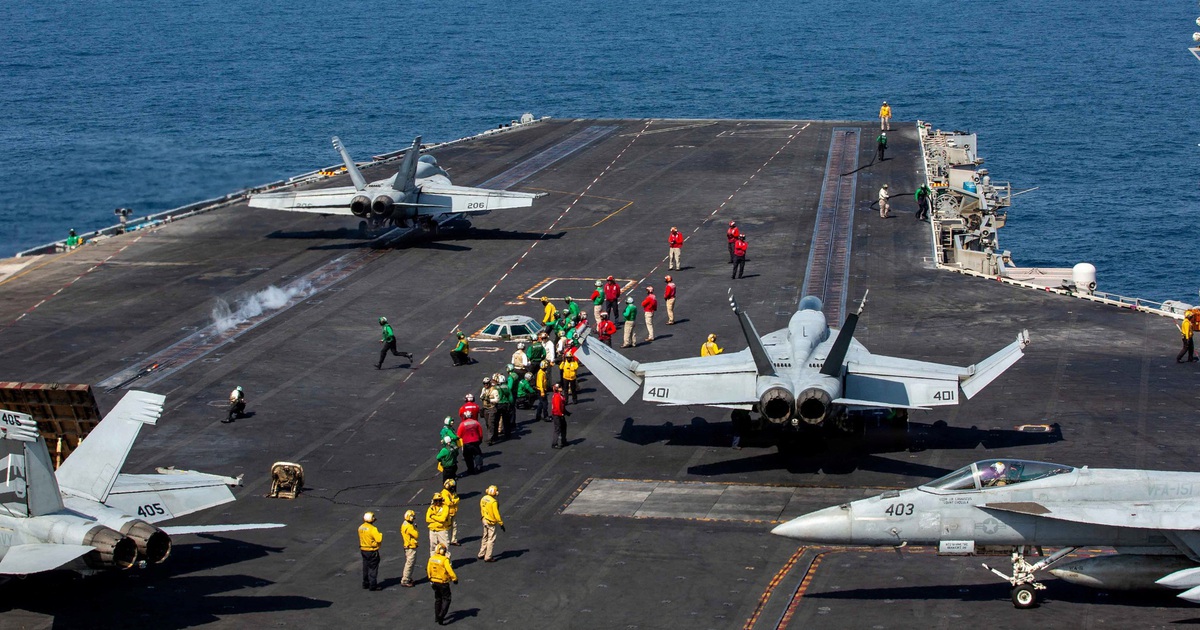 Mỹ t&iacute;nh hộ tống t&agrave;u dầu, Ph&aacute;p điều t&agrave;u s&acirc;n bay đối ph&oacute; Iran