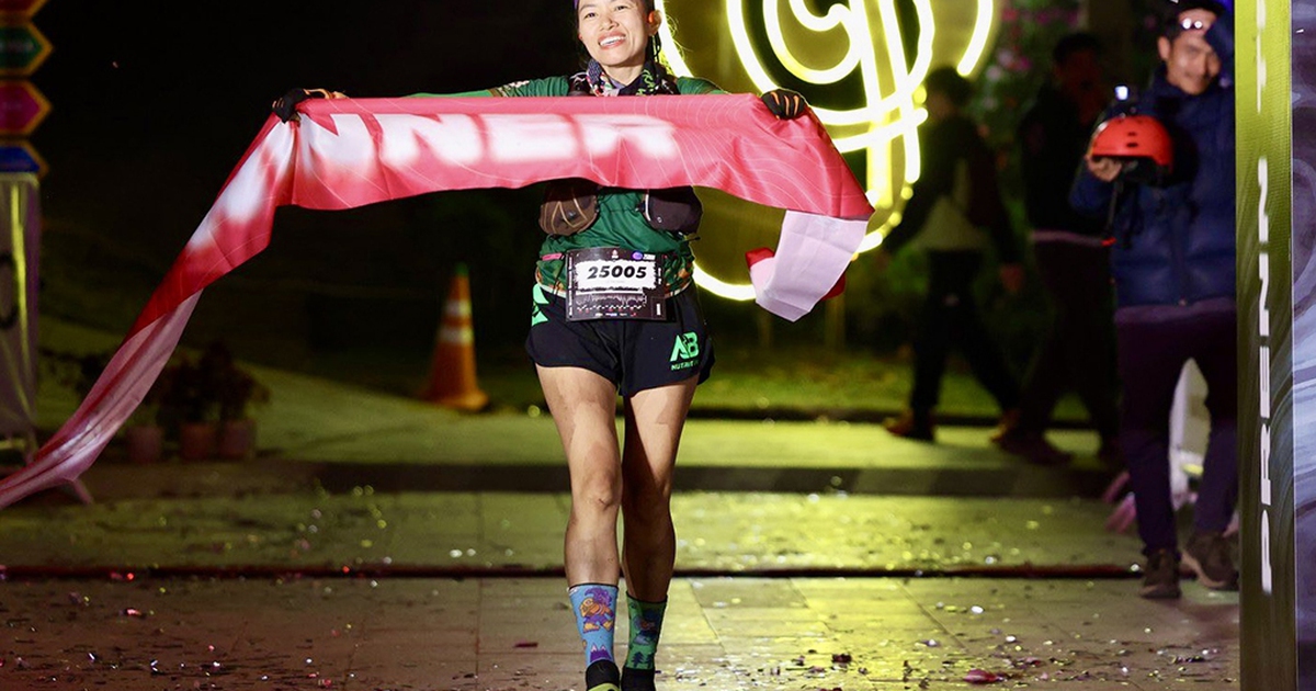 Chạy siêu địa hình bằng đôi dép đặc biệt