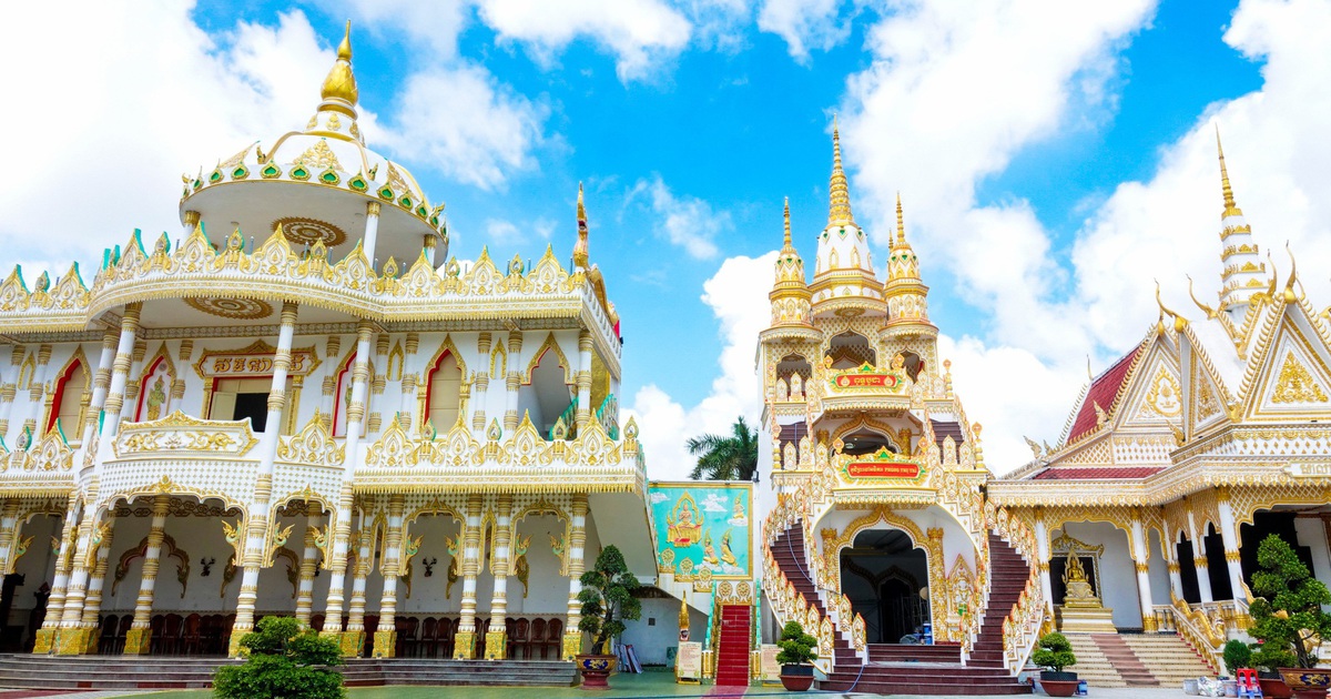 Ngôi chùa Khmer đẹp như cung điện, có 'bảo tàng tự nguyện' độc nhất miền Tây