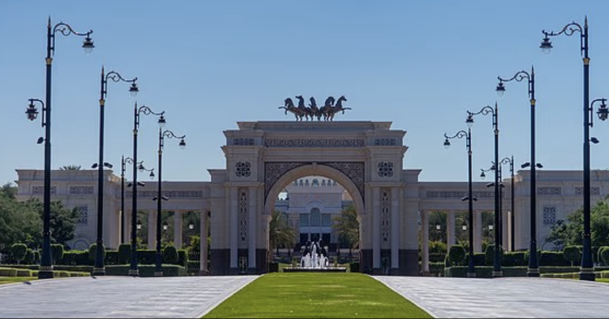 Tỉ phú Dubai, người nổi tiếng sống trong hầm trú ẩn triệu đô