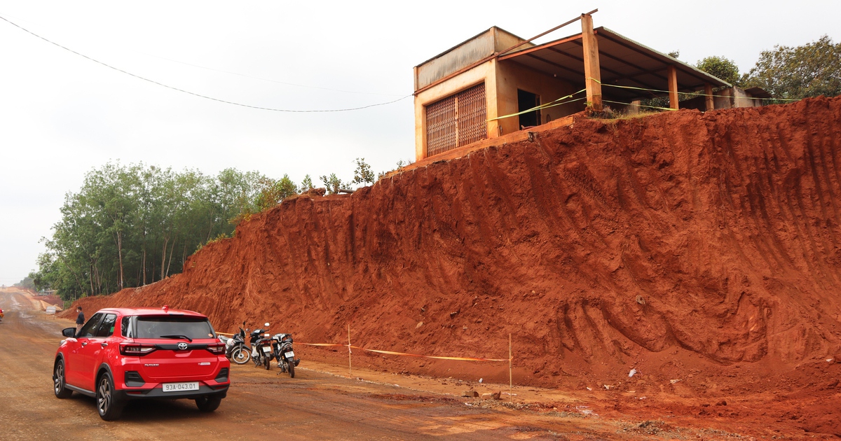 Yêu cầu tạm dừng thi công, phòng ngừa sạt lở sau phản ánh của Báo Thanh Niên