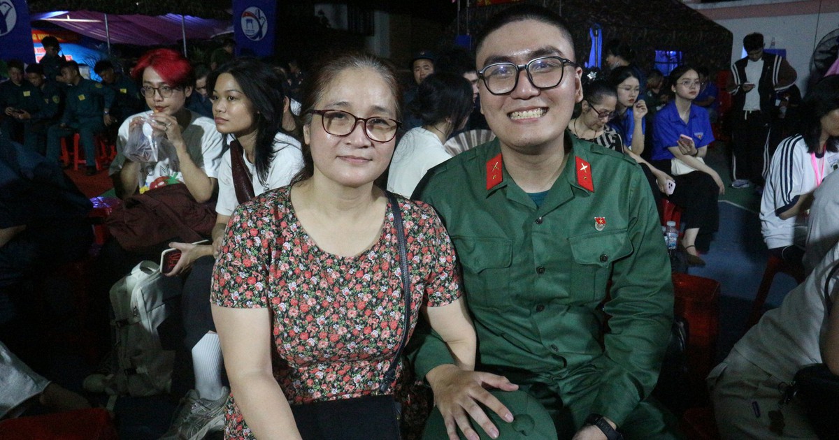 Gác lại việc ổn định, tạm xa người yêu, người trẻ TP.HCM lên đường nhập ngũ