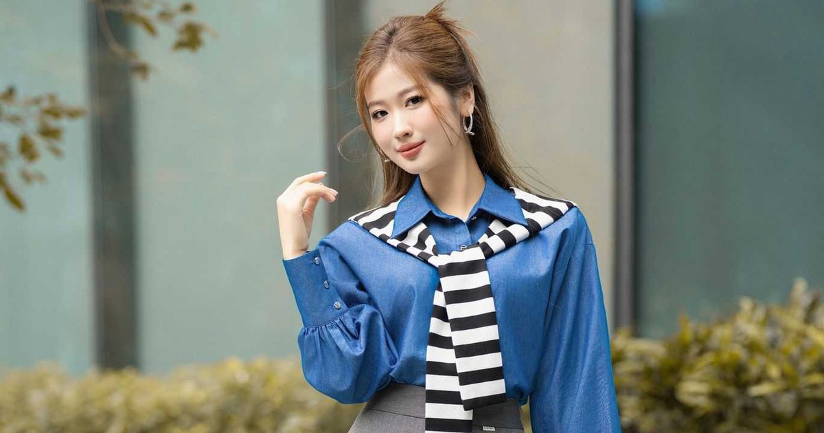 Diện chân váy xếp ly sao cho sang trọng và trẻ trung?