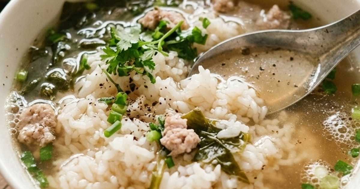 Người bị trào ngược có nên ăn cơm chan canh?