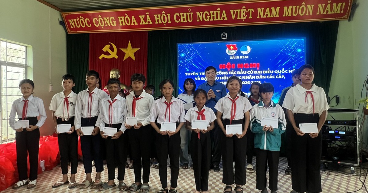 Tháng Thanh niên: T.Ư Đoàn tặng quà, học bổng cho người dân, học sinh tỉnh Gia Lai