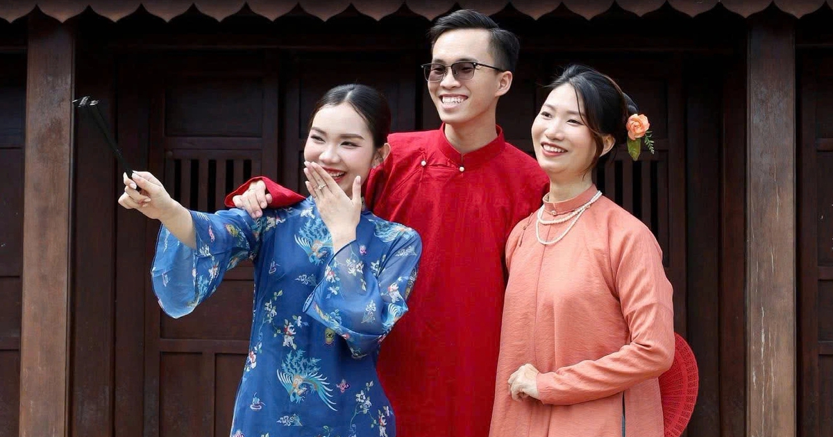 Người trẻ tìm thấy niềm vui từ áo dài