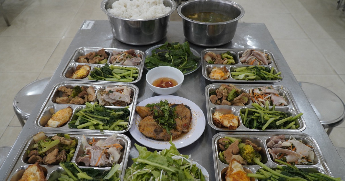 Bên trong doanh trại: Tân binh ăn gì, nghỉ ngơi ra sao ngày đầu nhập ngũ?