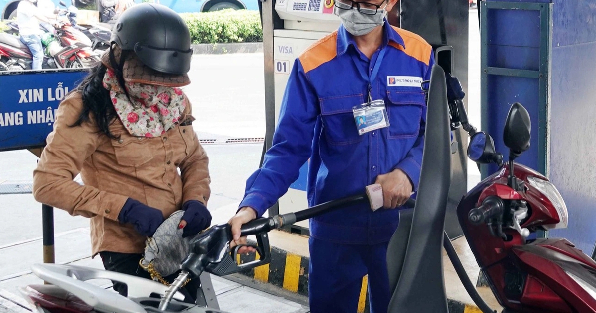 Giá xăng dầu đồng loạt tăng mạnh, có loại tăng hơn 7.000 đồng/lít