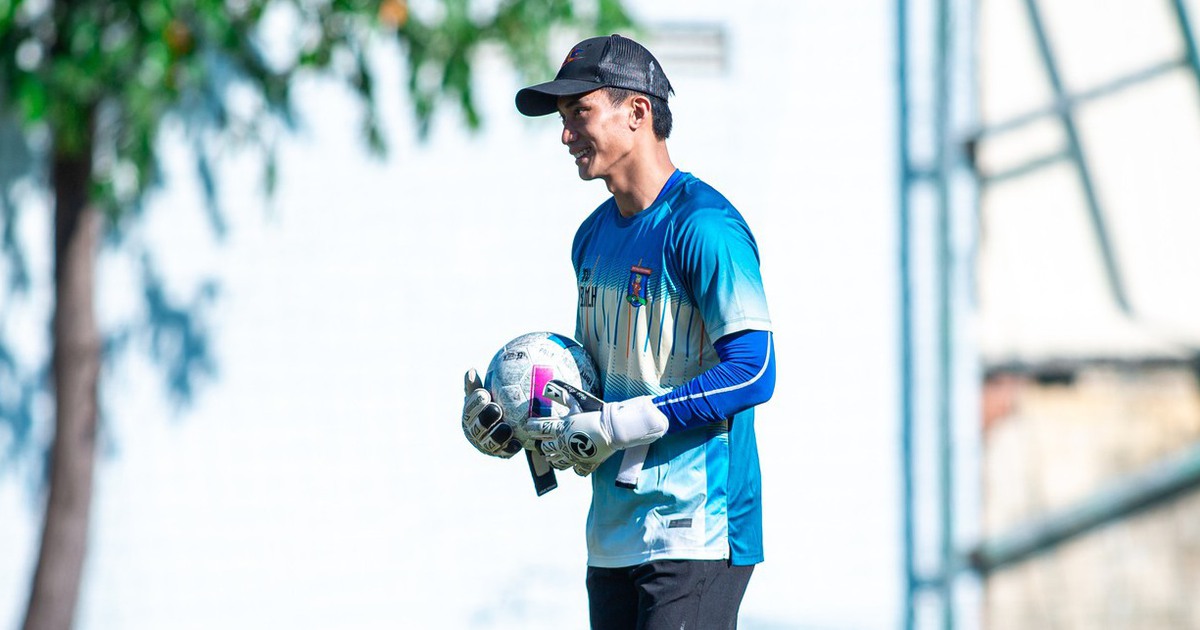 Cựu thủ môn từng dự U.20 World Cup lần đầu làm thầy ở giải sinh viên