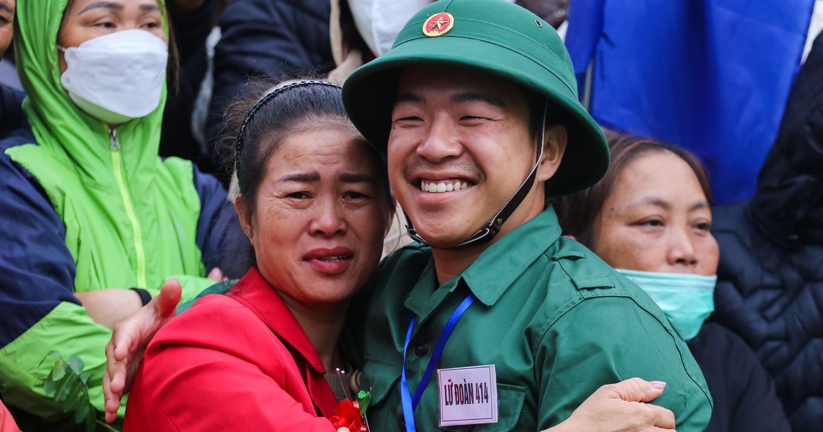 Kỹ sư xây dựng gác lại công việc, hăng hái lên đường nhập ngũ