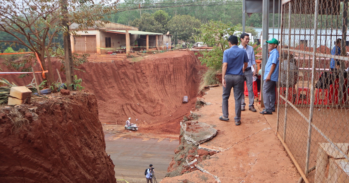 Hạ cốt nền đường, nhà dân chênh vênh bên mép vực sâu: Sai quy trình ở đâu?