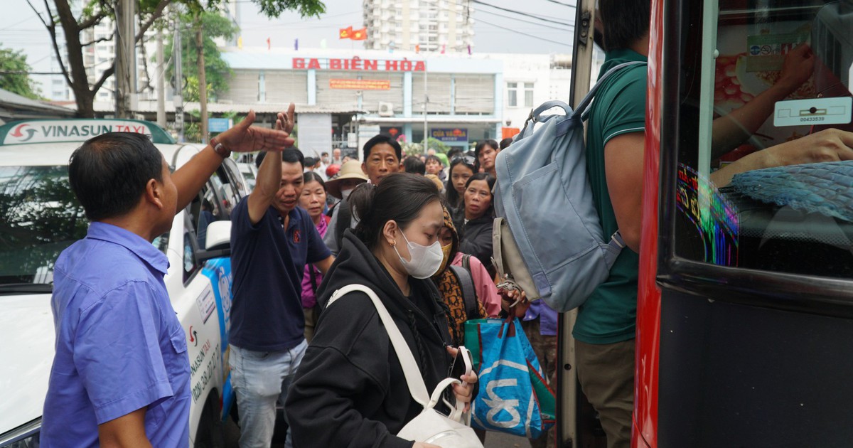 S&agrave; lan va chạm cầu Ghềnh: T&agrave;u dừng ga Bi&ecirc;n H&ograve;a, trung chuyển h&agrave;nh kh&aacute;ch về TP.HCM