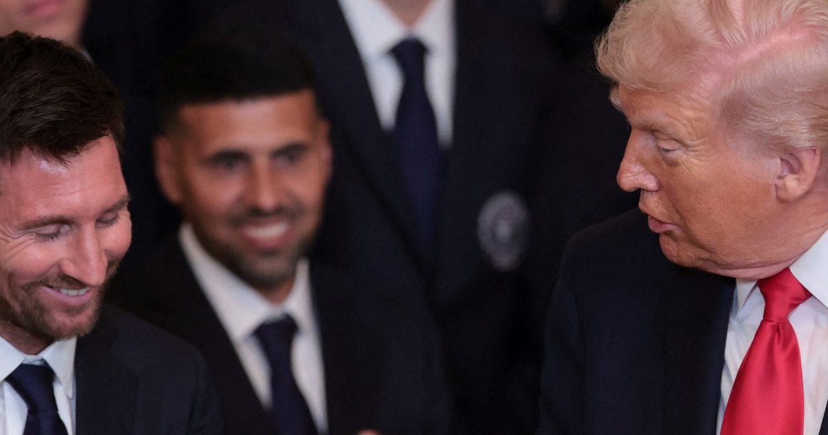 Messi gây sốt trong chuyến thăm Nhà Trắng, được Tổng thống Mỹ Donald Trump khen giỏi hơn… Pele