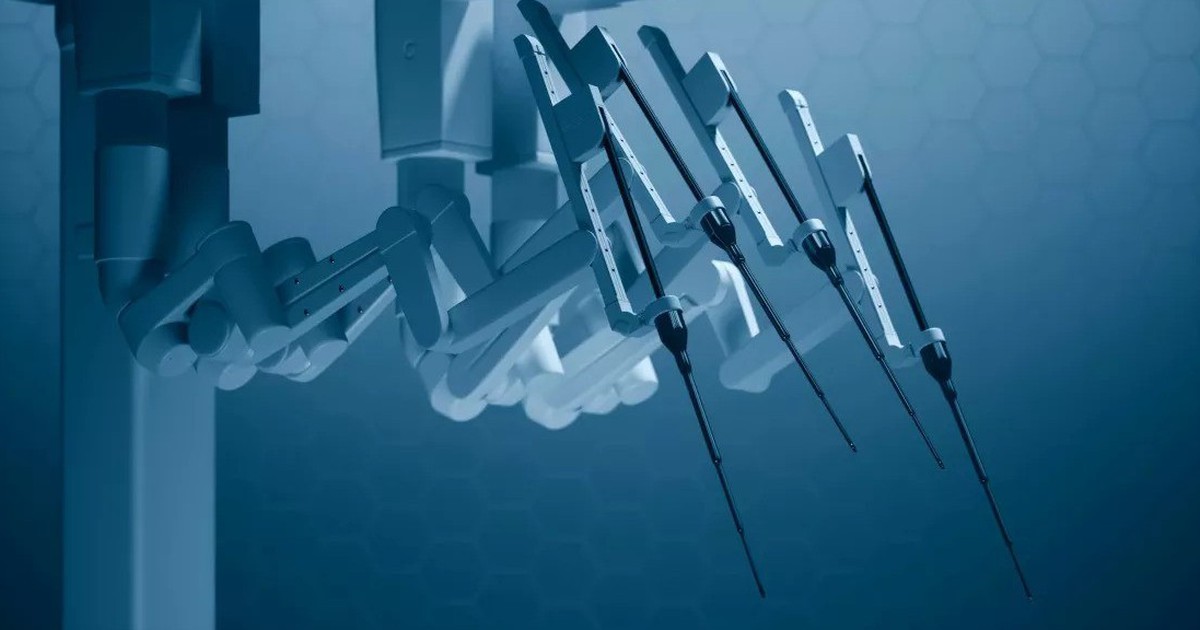 Bác sĩ điều khiển robot phẫu thuật ung thư từ khoảng cách 2.400 km