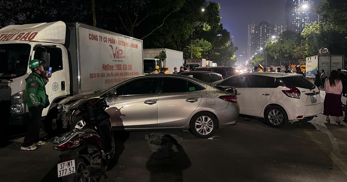 Hà Nội: Tai nạn liên hoàn 5 ô tô, 3 xe máy, nhiều người bị thương