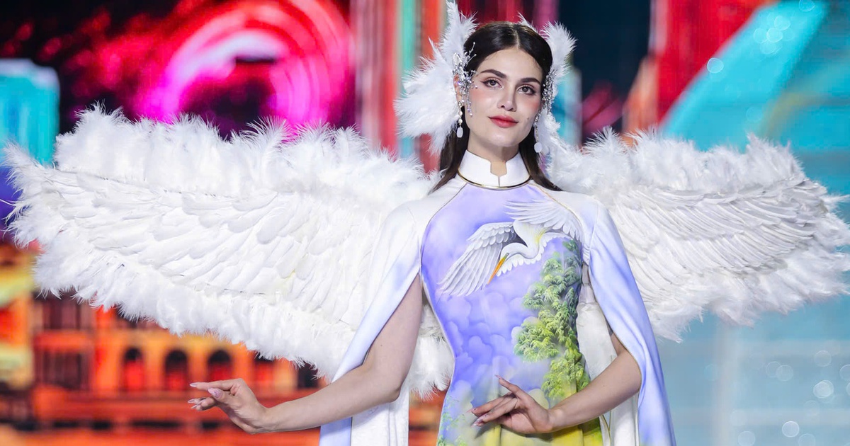 Hoa hậu Venezuela, Mỹ khoe sắc cùng áo dài trên đường đi bộ Nguyễn Huệ