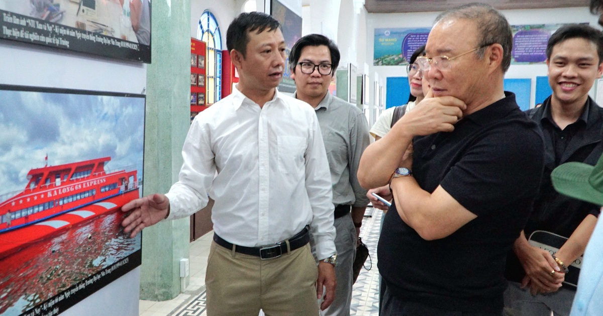 HLV Park Hang-seo và buổi giao lưu tuyệt vời tại Trường ĐH Nha Trang: Cảm xúc khó quên!