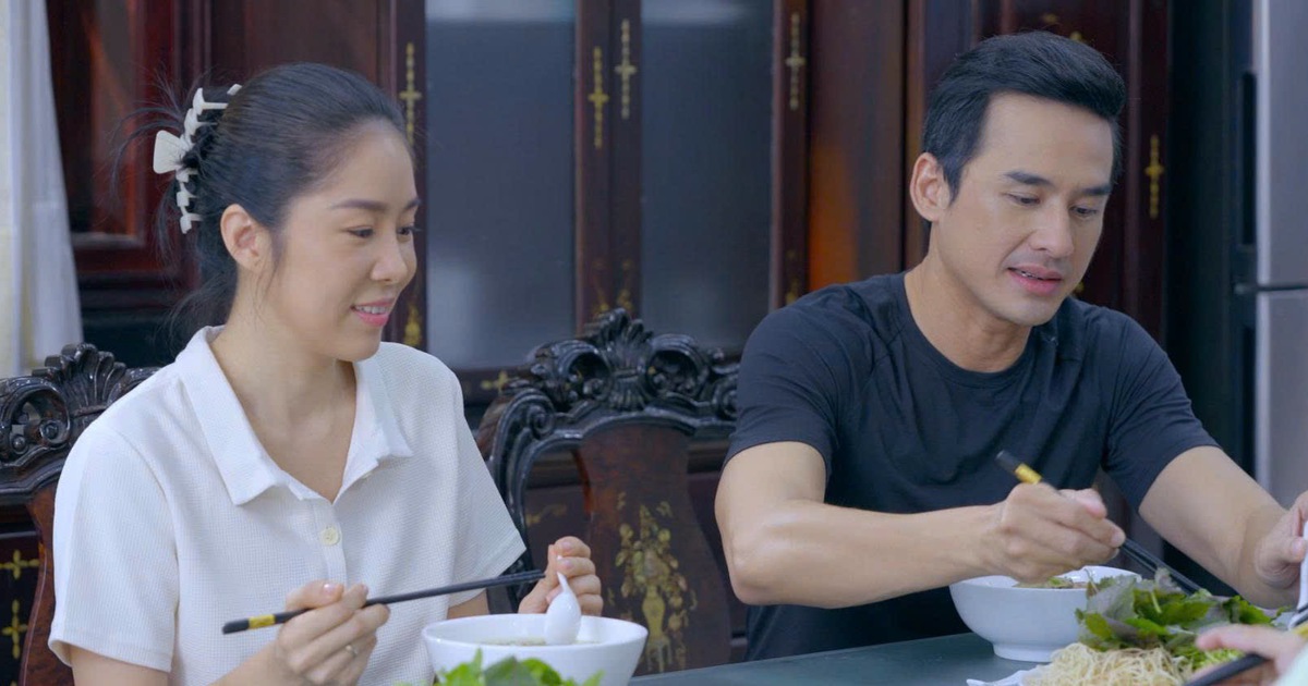 Lê Phương tái hợp bạn diễn sau 10 năm