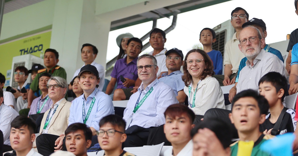 Khán giả ‘đặc biệt’ nước Đức bất ngờ trước sự lôi cuốn của giải bóng đá Thanh Niên sinh viên Việt Nam