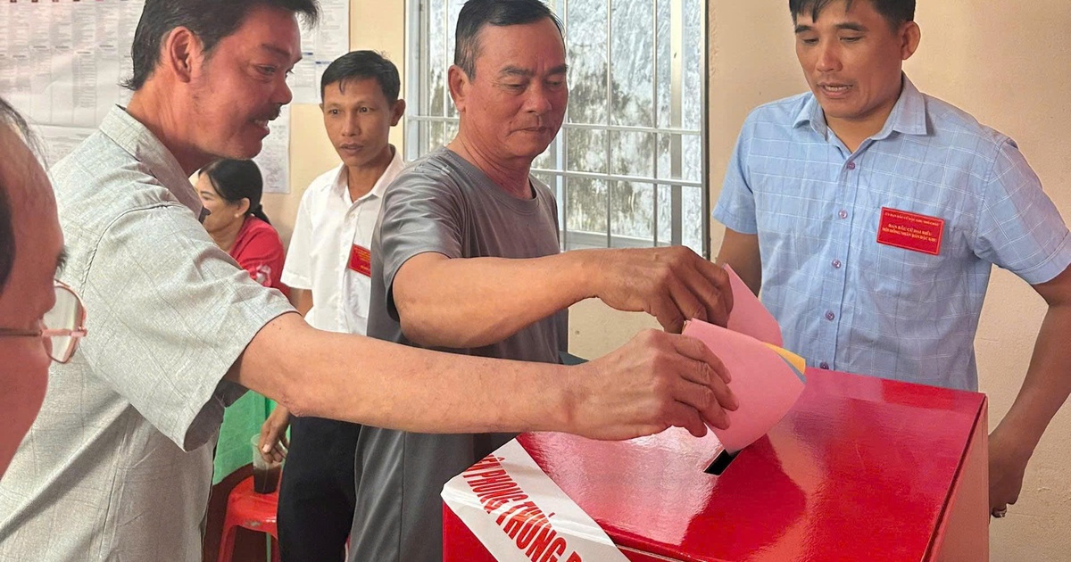 Cử tri đặc khu Thổ Châu ở An Giang bầu cử sớm