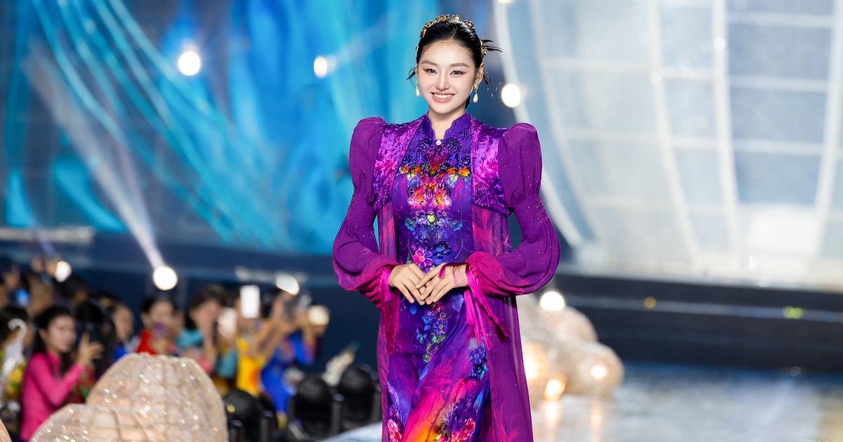 Hoa hậu Yến Nhi tỏa sáng trong tà áo dài 'Tứ bình hoa lụa'