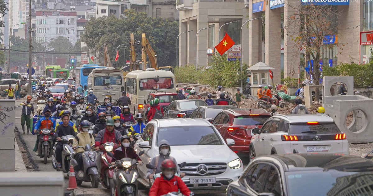 Chậm tiến độ, đường Nguyễn Tu&acirc;n vẫn bụi m&ugrave; mịt