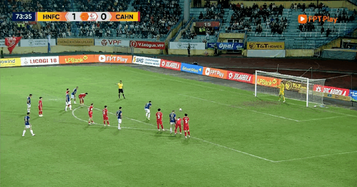 Hoàng Hên chơi cực hay khi HLV Kim Sang-sik dự khán, Hà Nội quật ngã đội đầu bảng CAHN