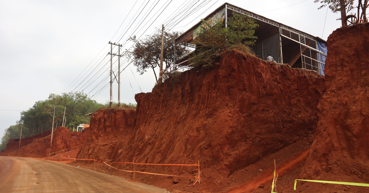 Vụ nh&agrave; d&acirc;n ch&ecirc;nh v&ecirc;nh b&ecirc;n m&eacute;p vực s&acirc;u: Đơn vị n&agrave;o thẩm định, ph&ecirc; duyệt, điều chỉnh thiết kế?