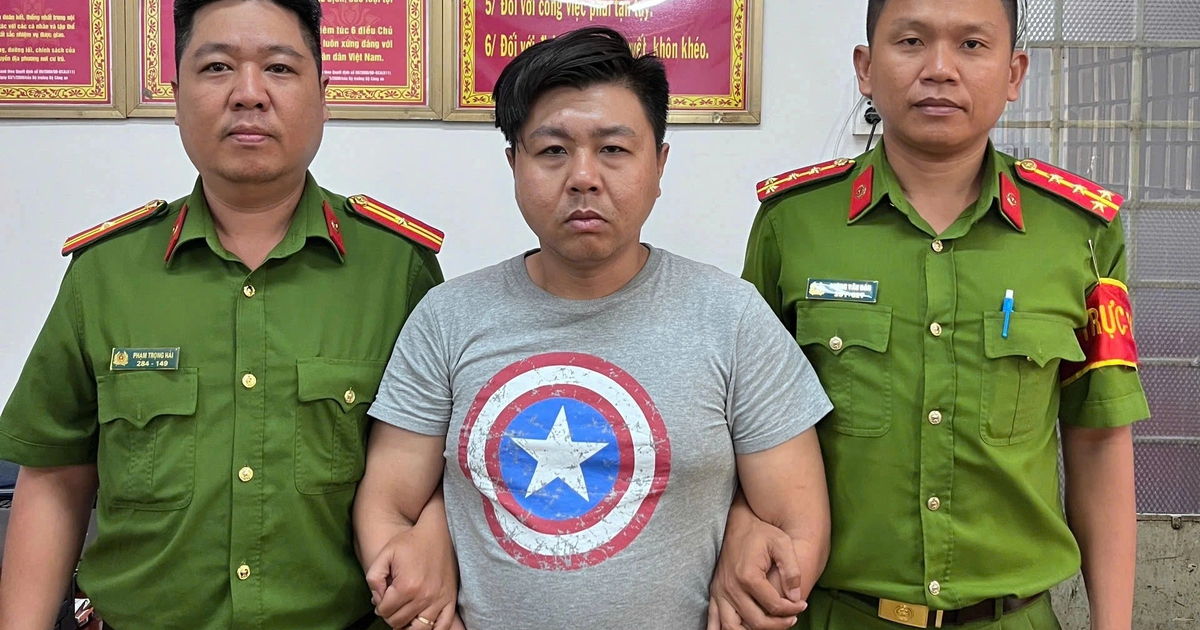 Bắt khẩn cấp t&agrave;i xế xe &ocirc;m đập ph&aacute; h&agrave;nh l&yacute; kh&aacute;ch v&igrave; 'hỏi m&agrave; kh&ocirc;ng đi'