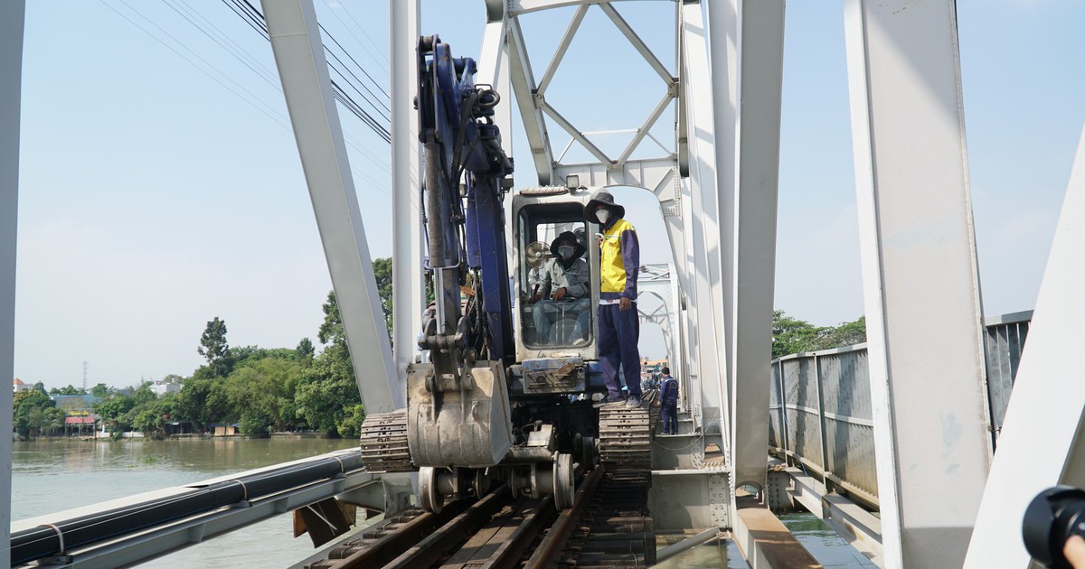 Cầu Ghềnh sẽ được gia cố để lưu th&ocirc;ng tạm từ ng&agrave;y 12.3