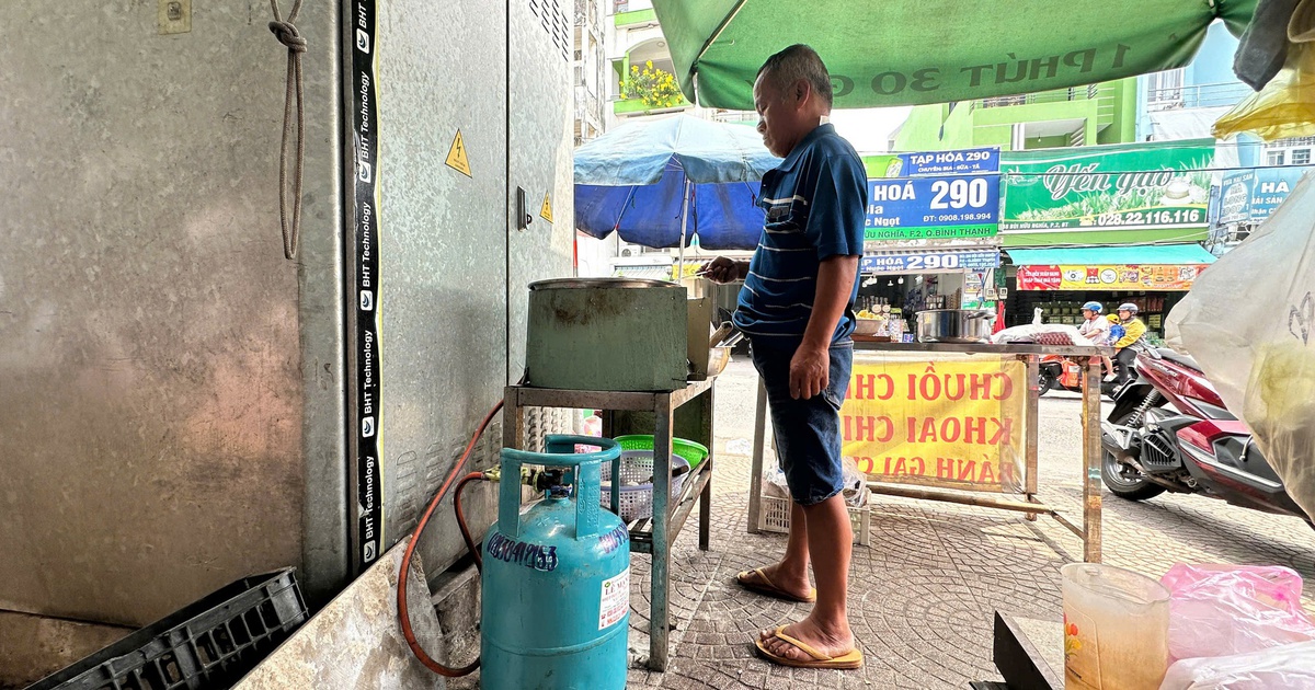 Giá gas tăng gần 100.000 đồng/bình, hàng quán TP.HCM lo tăng giá món ăn
